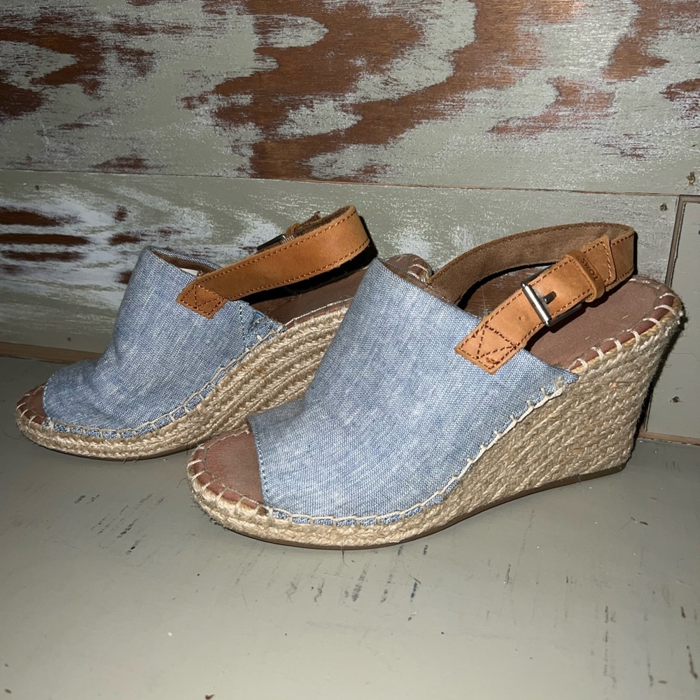TOMS wedges size 7